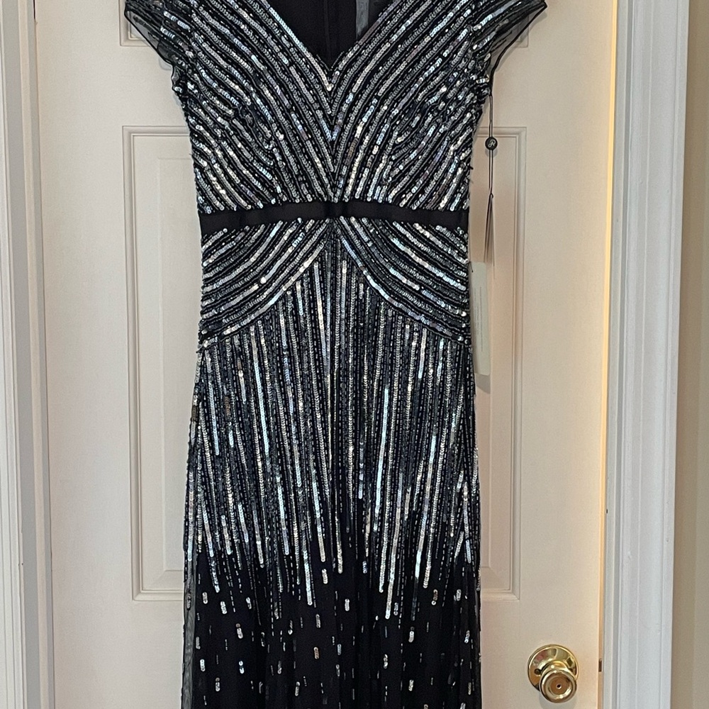 Elegant NWT Adrianna Papell Black and Silver Sequin Dress Size 6